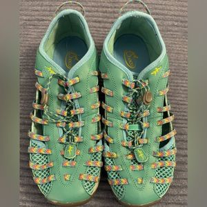 Chacos SZ 9 Outcross EVO 2 Women’s Aqua/Multi Gently Used